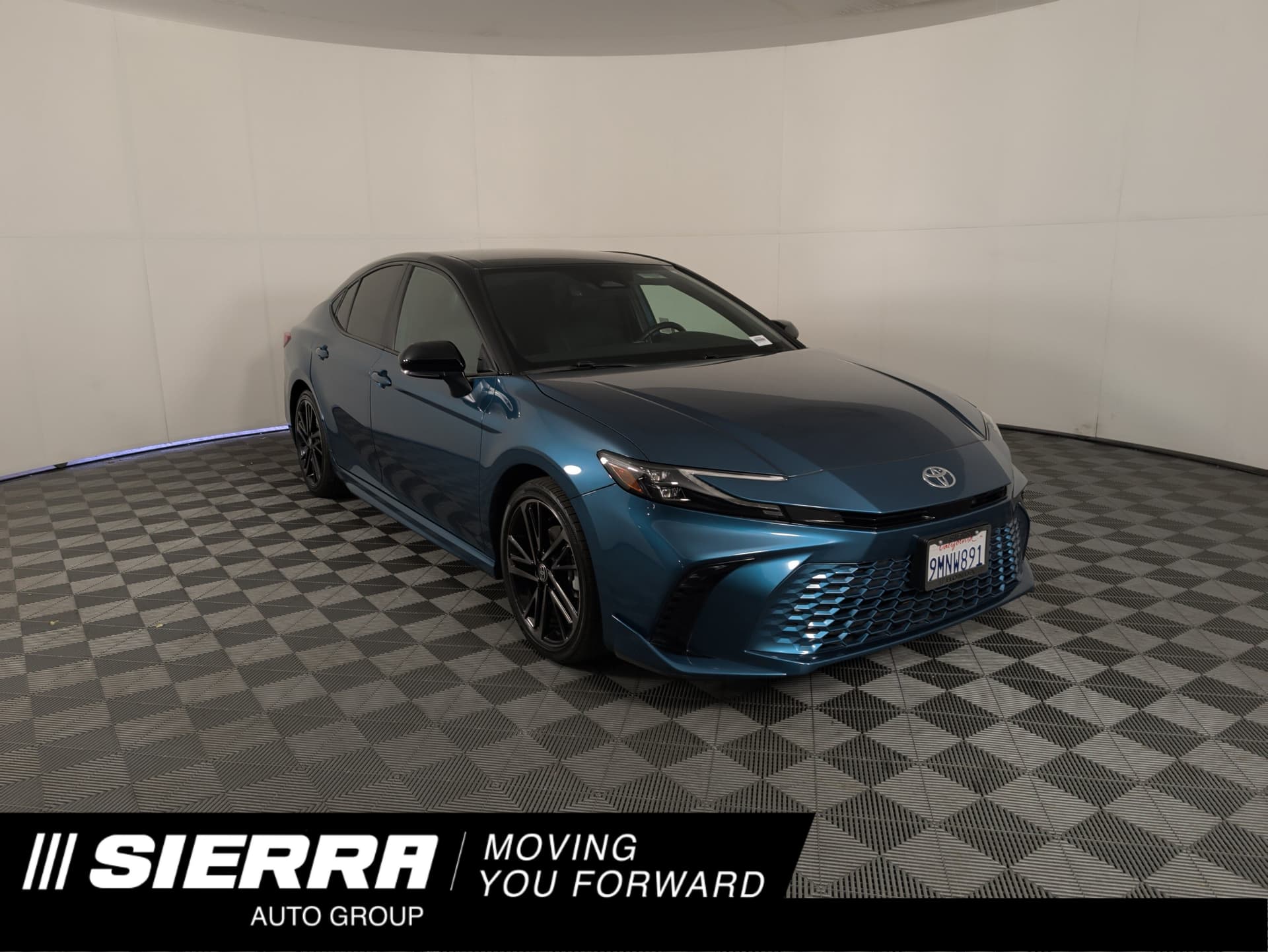 2025 Toyota Camry Base — photo 1 of 35