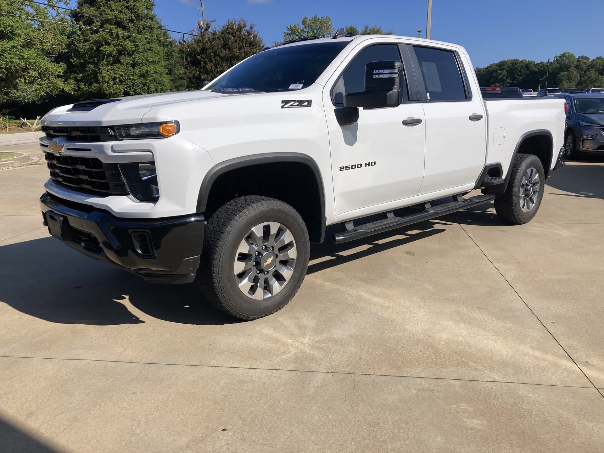 2024 Chevrolet Silverado 2500HD Custom — photo 1 of 3