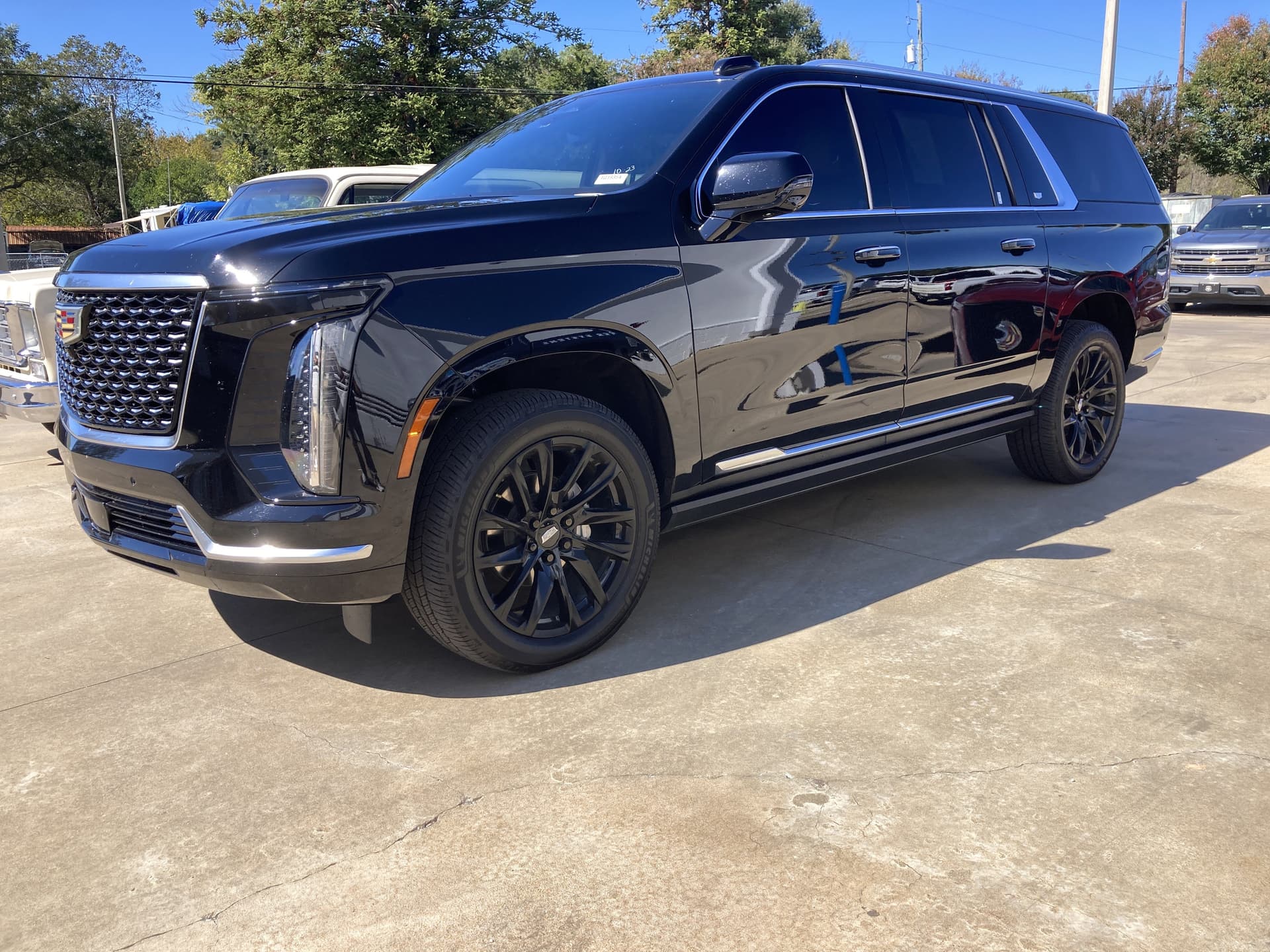 2025 Cadillac Escalade ESV Base — photo 1 of 3