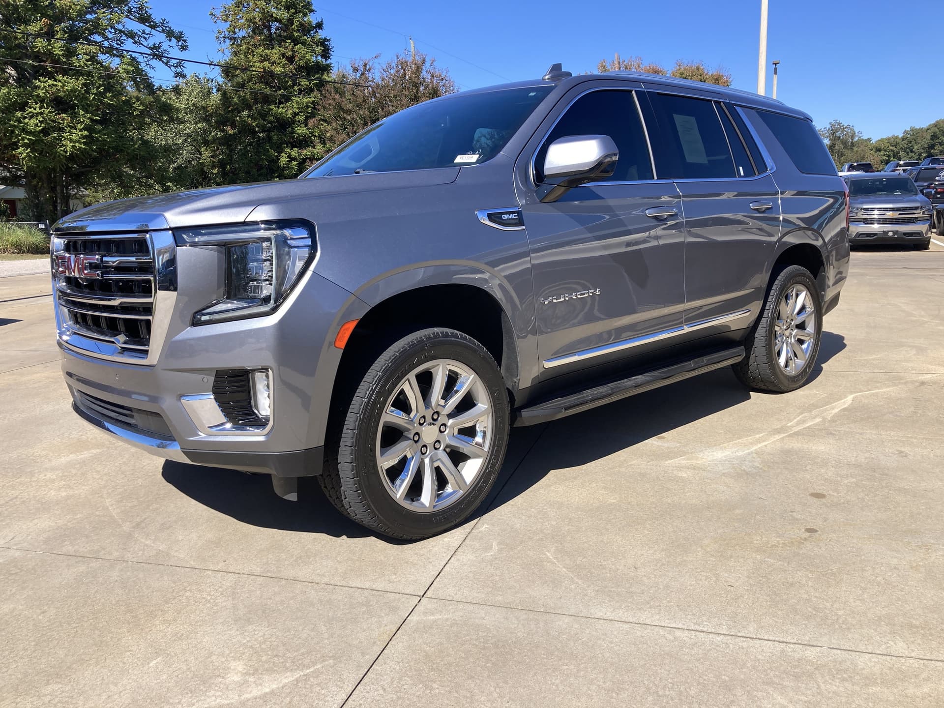 2021 GMC Yukon SLT — photo 1 of 4