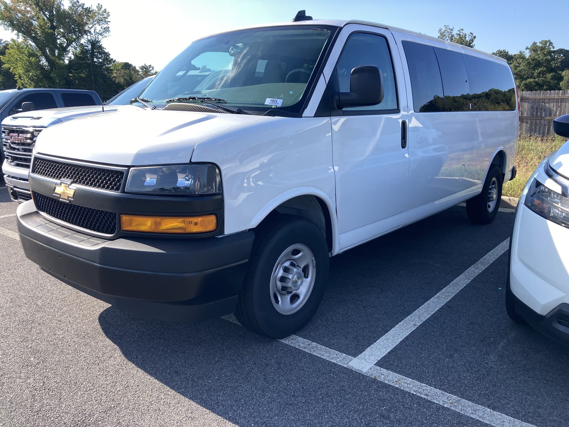 2025 Chevrolet Express Passenger Base — photo 1 of 3