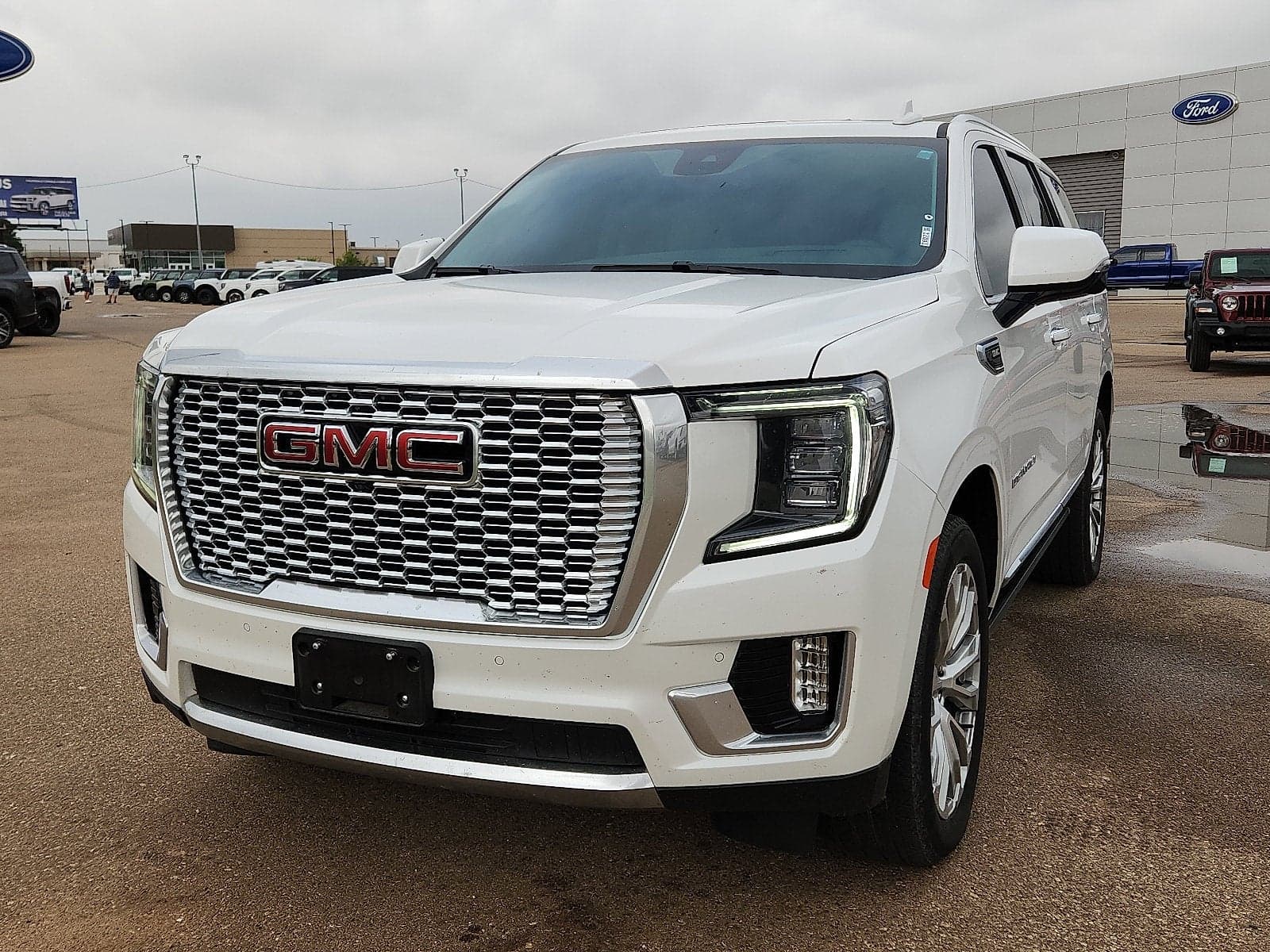 2023 GMC Yukon Denali — photo 1 of 5
