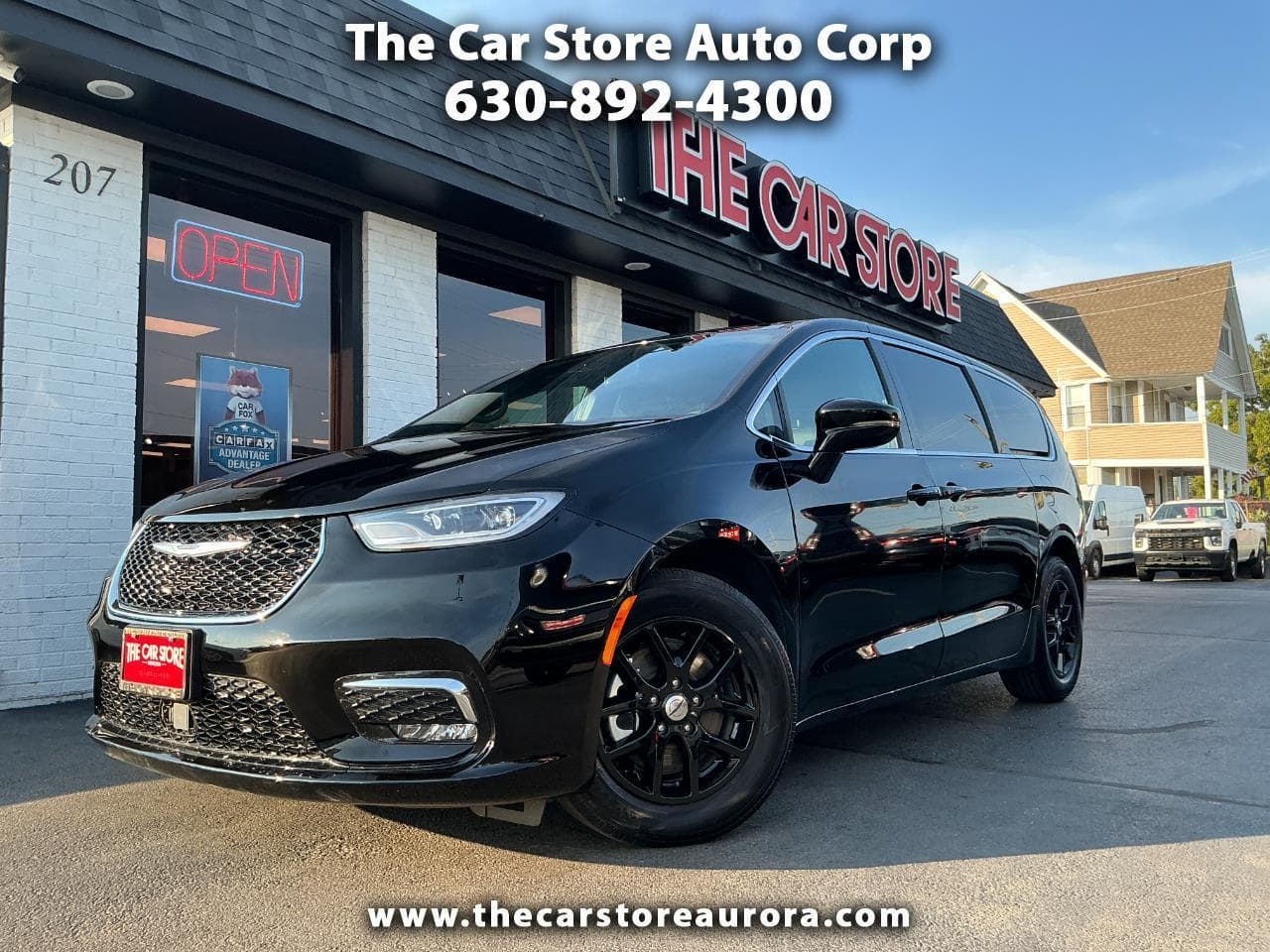 2025 Chrysler Pacifica Select — photo 1 of 31