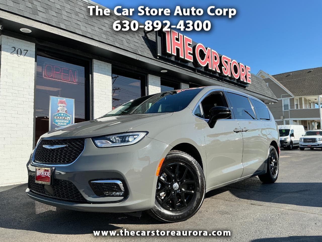 2025 Chrysler Pacifica Select — photo 1 of 31