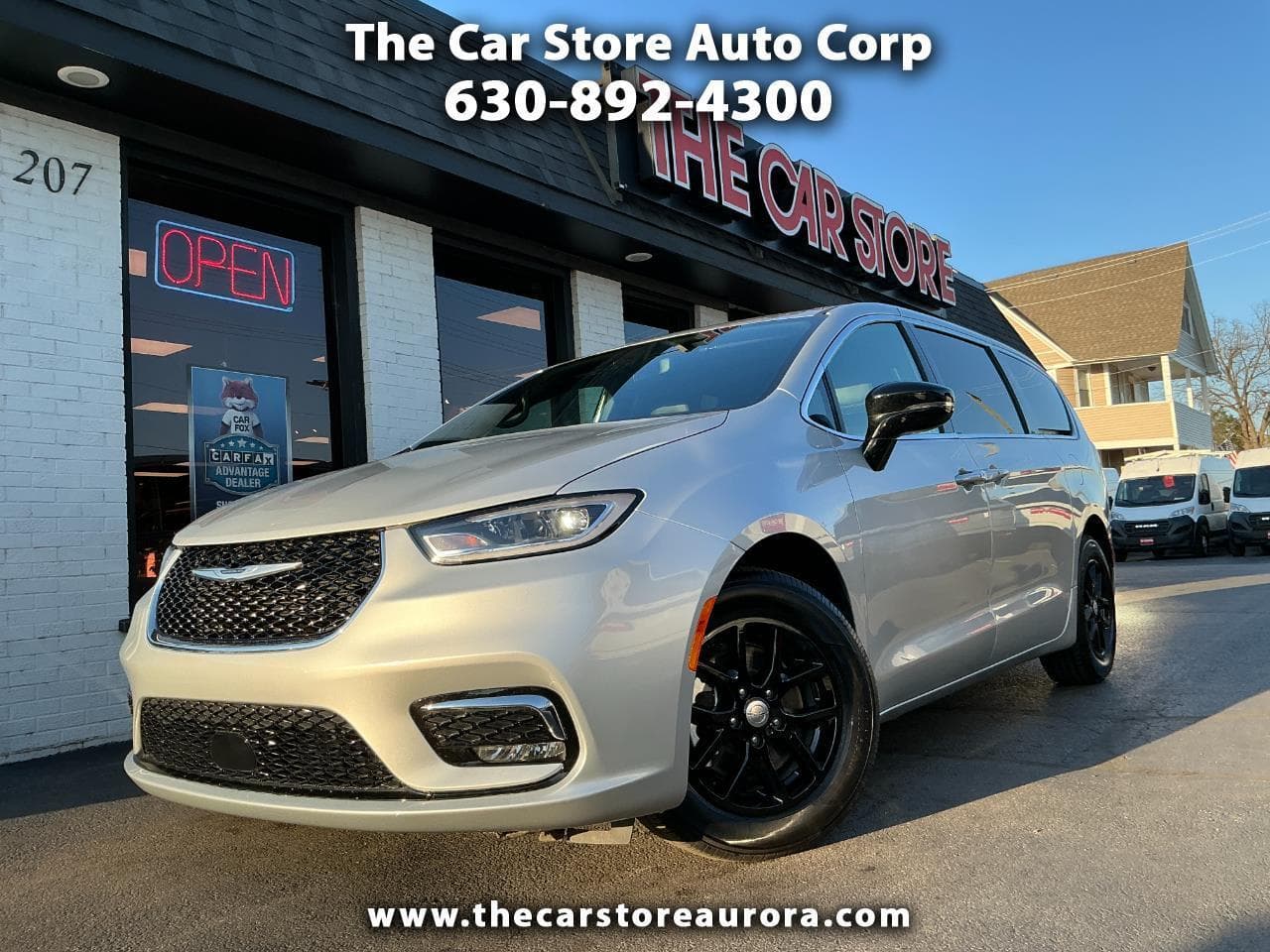 2026 Chrysler Pacifica Select — photo 1 of 30