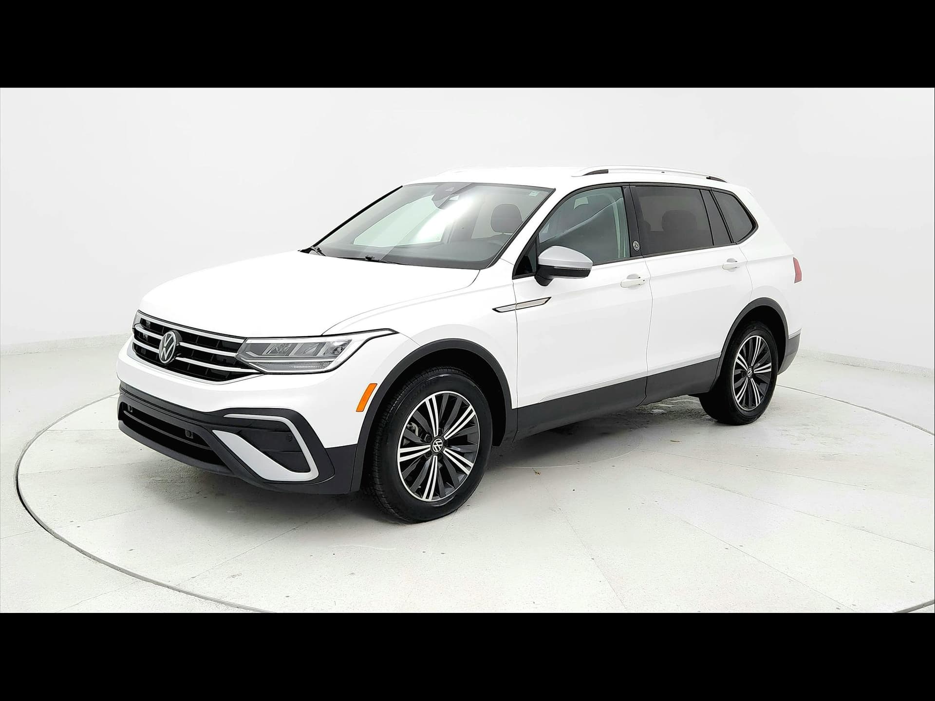 2024 Volkswagen Tiguan 2.0T Wolfsburg Edition 4D Sport Utility — photo 1 of 46