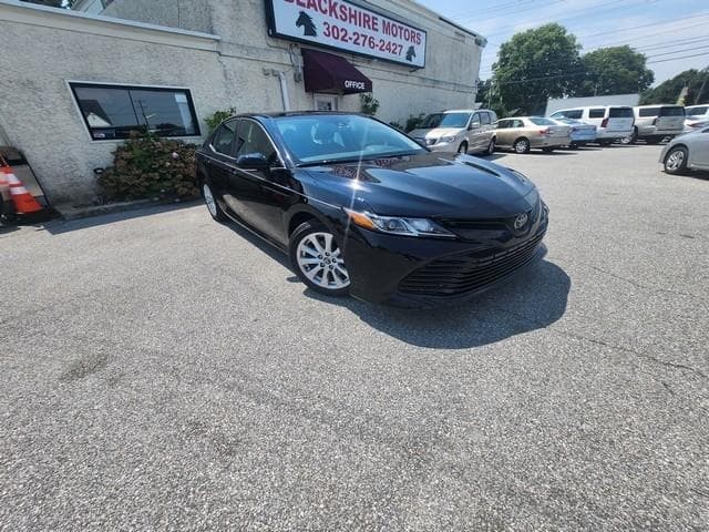 2020 Toyota Camry LE Auto (Natl) — photo 1 of 25
