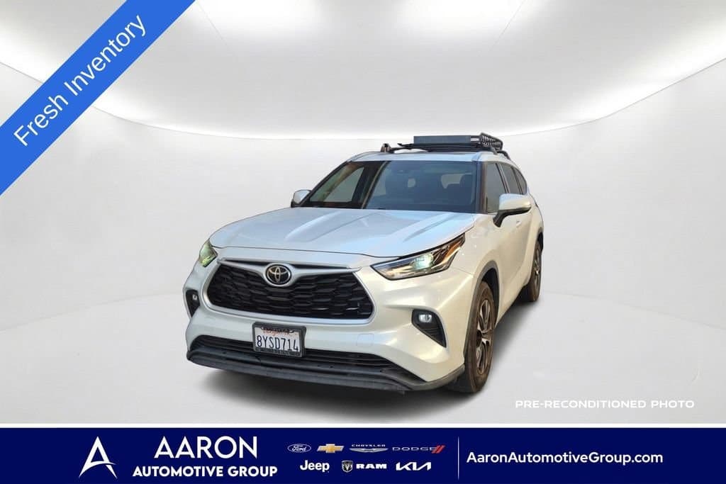 2022 Toyota Highlander XLE — photo 1 of 22