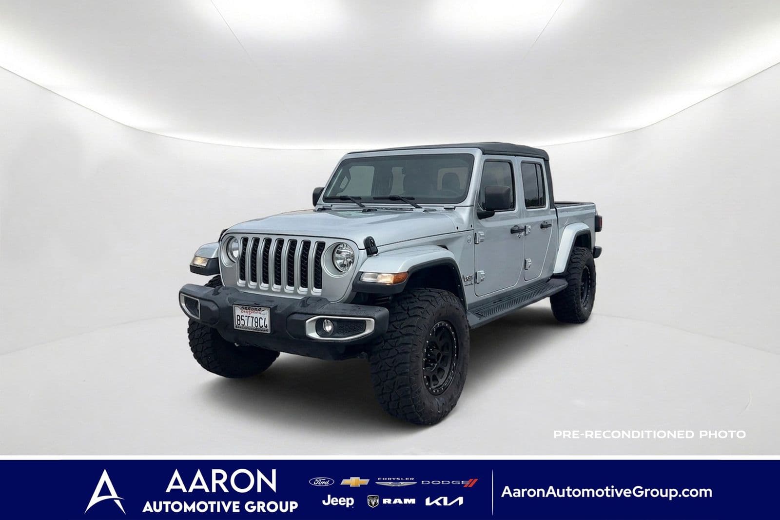 2023 Jeep Gladiator Overland — photo 1 of 22
