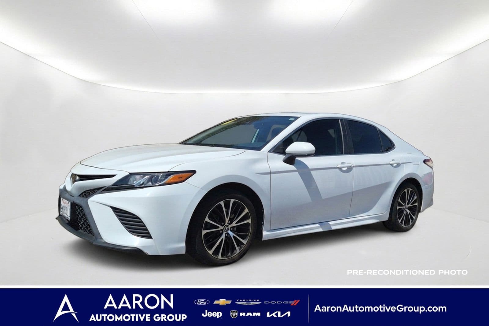 2019 Toyota Camry SE — photo 1 of 22