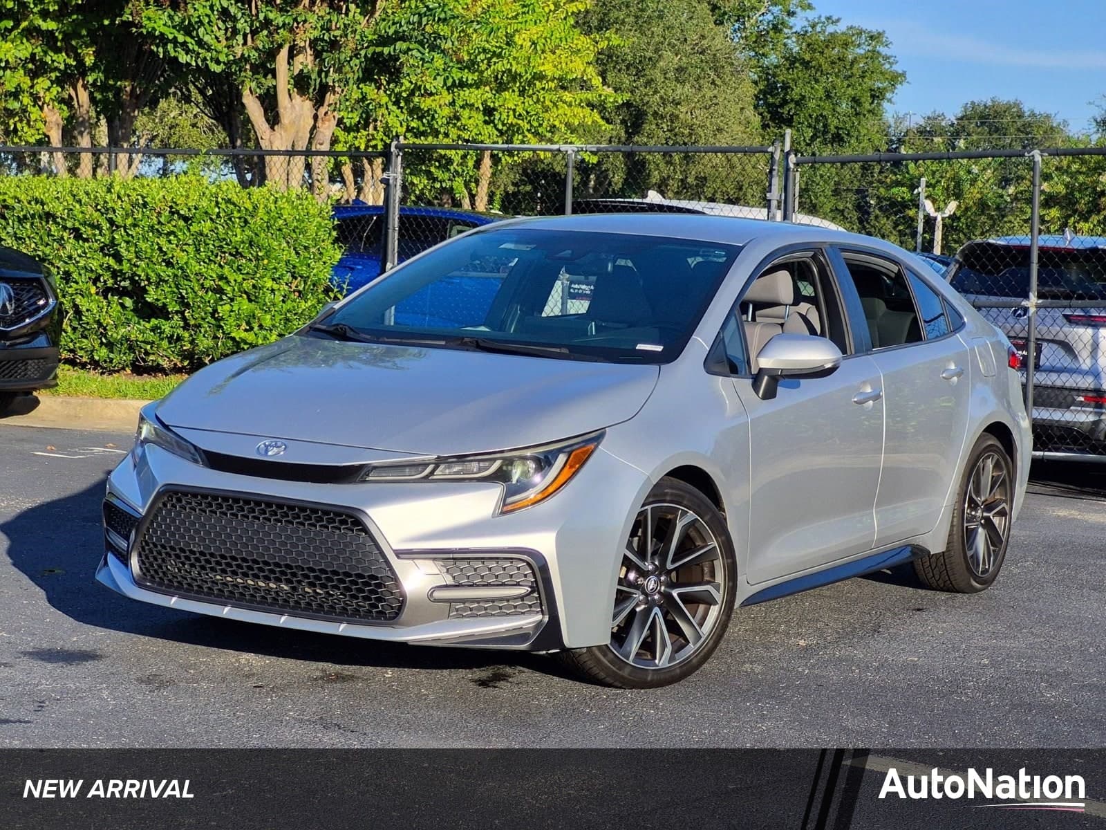 2020 Toyota Corolla SE — photo 1 of 21