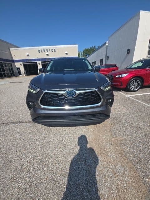 2023 Toyota Highlander Hybrid Limited — photo 1 of 10