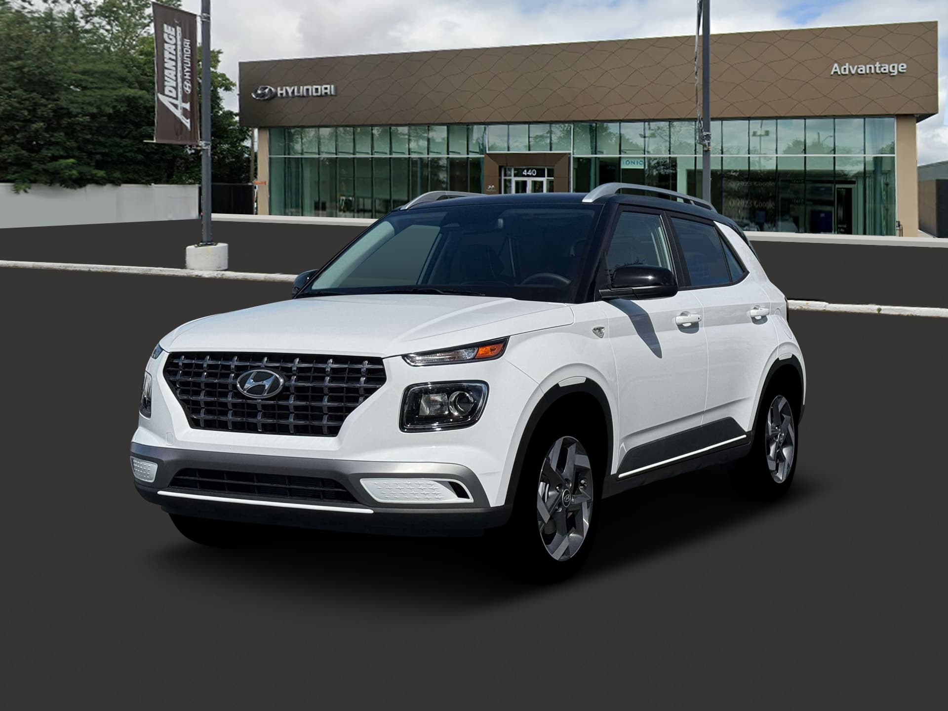 2026 Hyundai Venue SEL w/Two-Tone Roof — photo 1 of 19