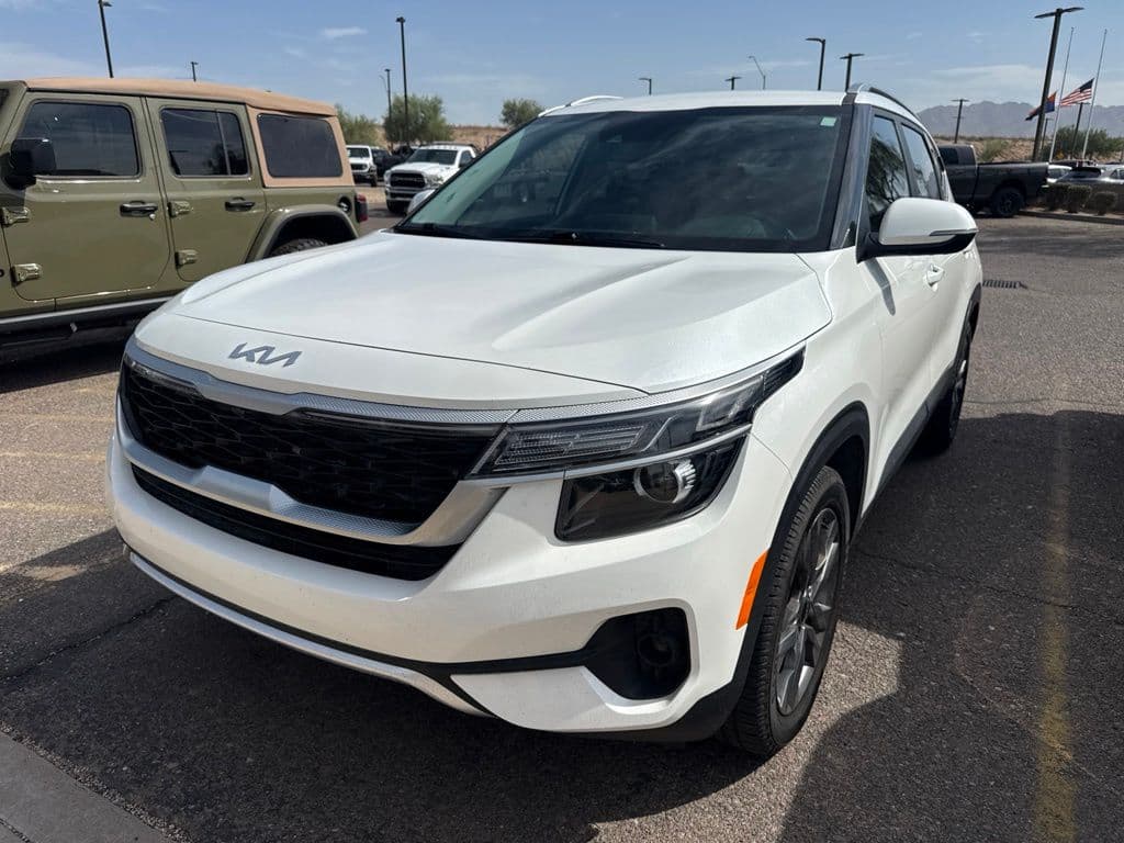 2022 Kia Seltos S — photo 1 of 8