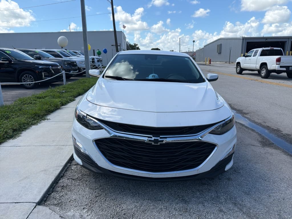 2023 Chevrolet Malibu RS — photo 1 of 4