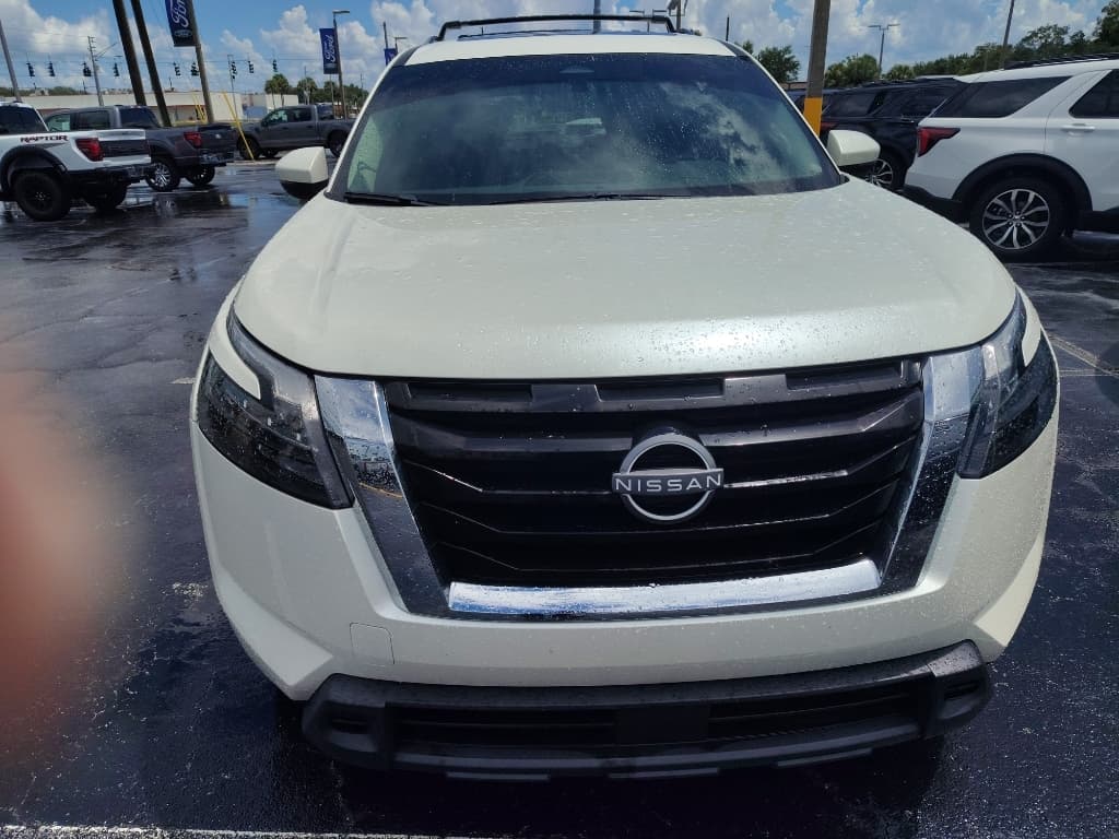 2024 Nissan Pathfinder SV — photo 1 of 8