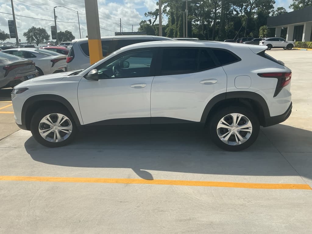 2024 Chevrolet Trax LS — photo 1 of 7