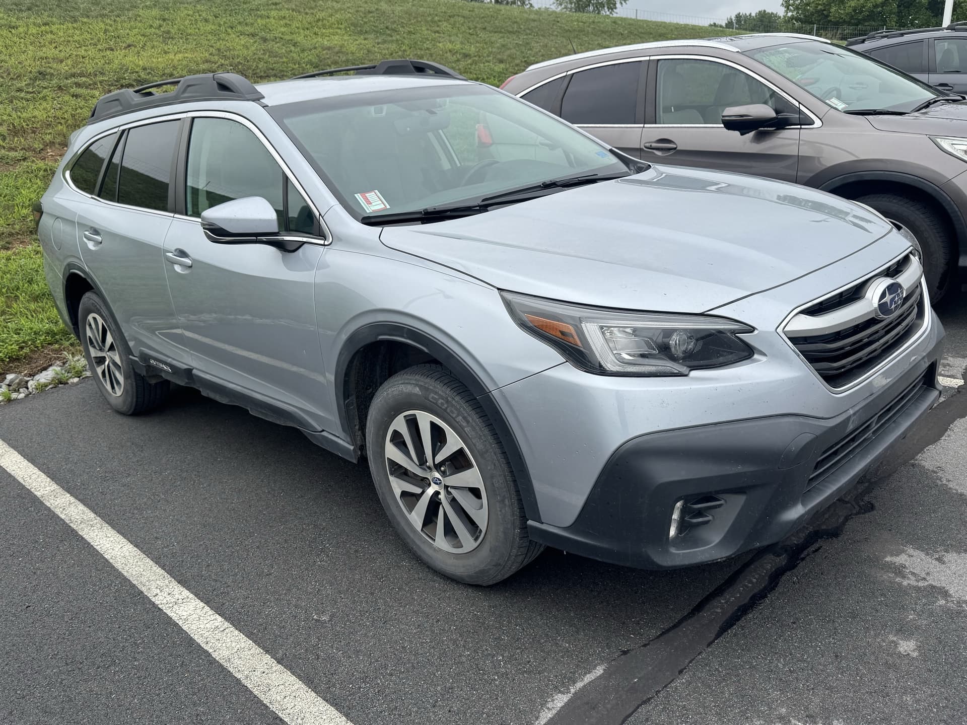 2021 Subaru Outback Premium — photo 1 of 3