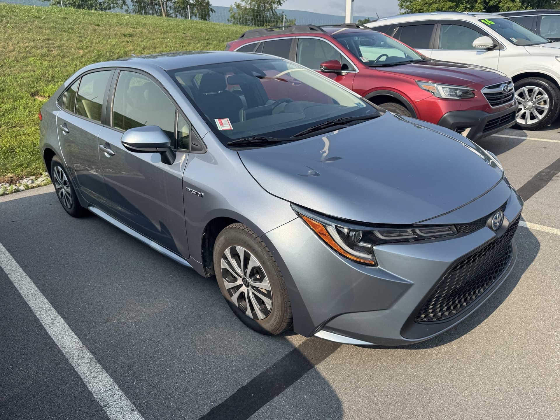 2021 Toyota Corolla LE — photo 1 of 3