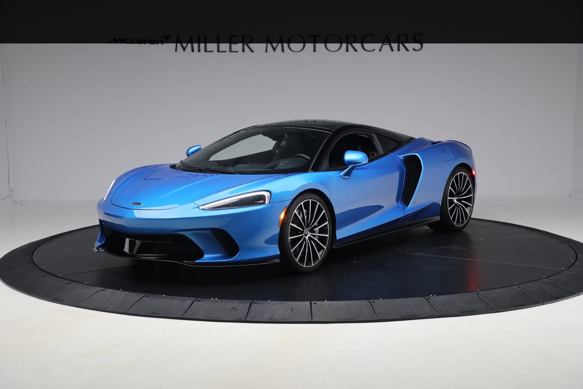 2021 McLaren GT Base — photo 1 of 39