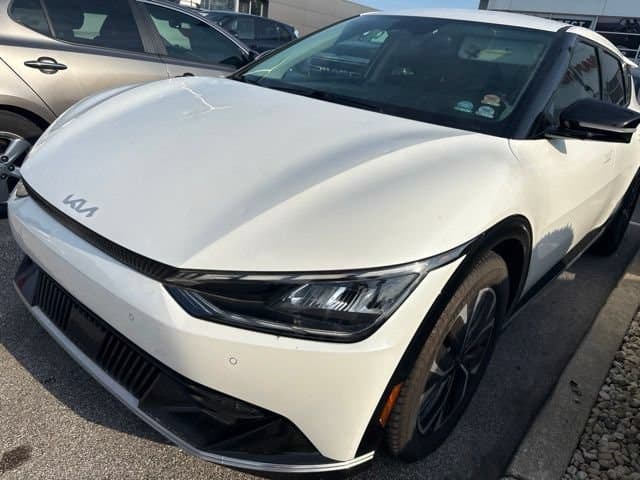 2022 Kia EV6 Wind — photo 1 of 2