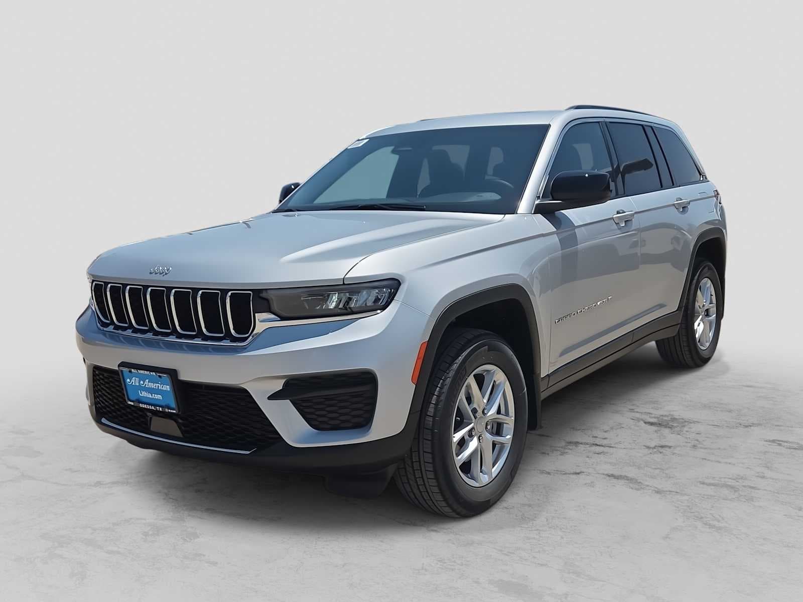 2026 Jeep Grand Cherokee LAREDO X 4X4 — photo 1 of 34