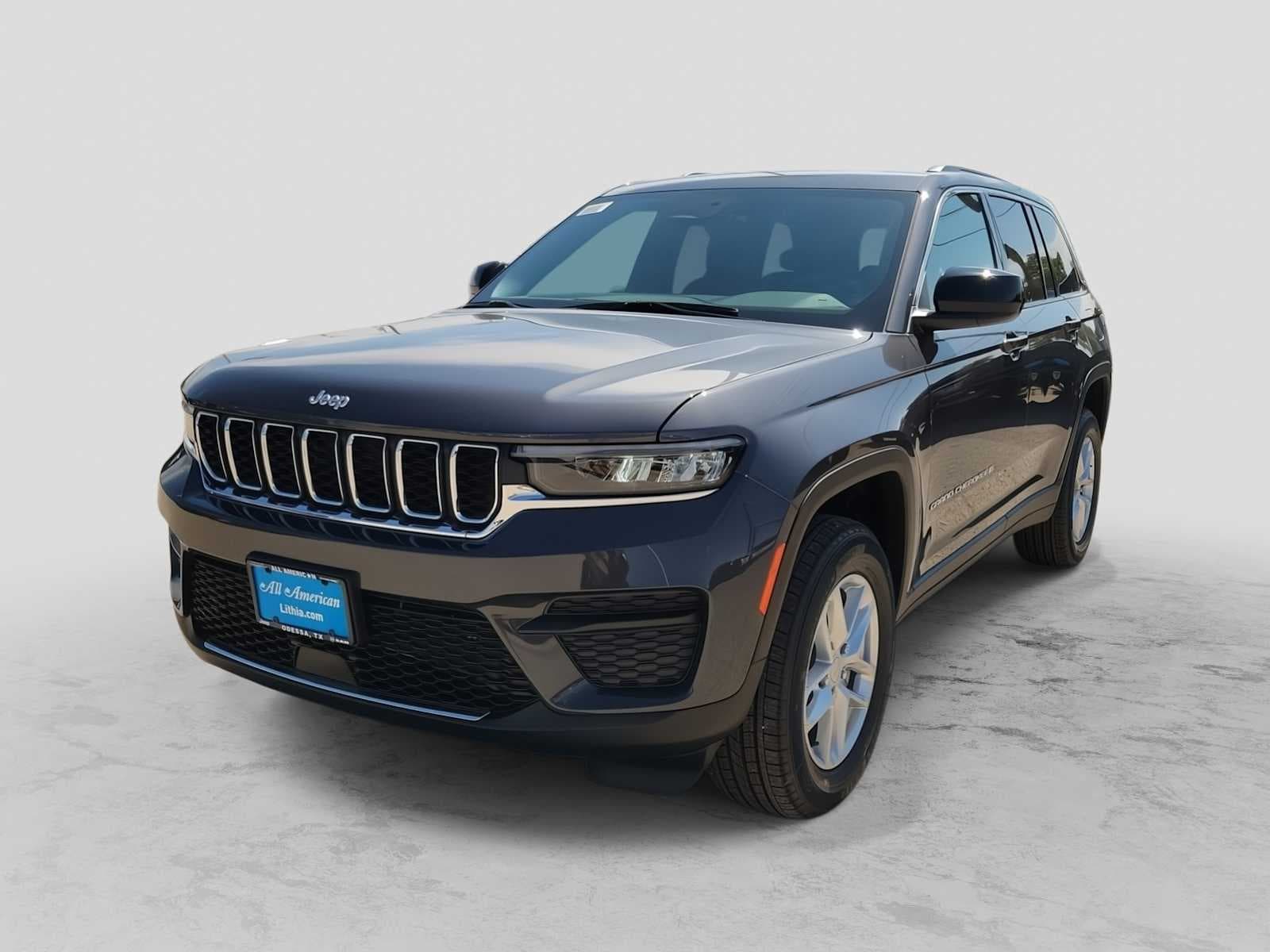 2026 Jeep Grand Cherokee LAREDO X 4X4 — photo 1 of 25