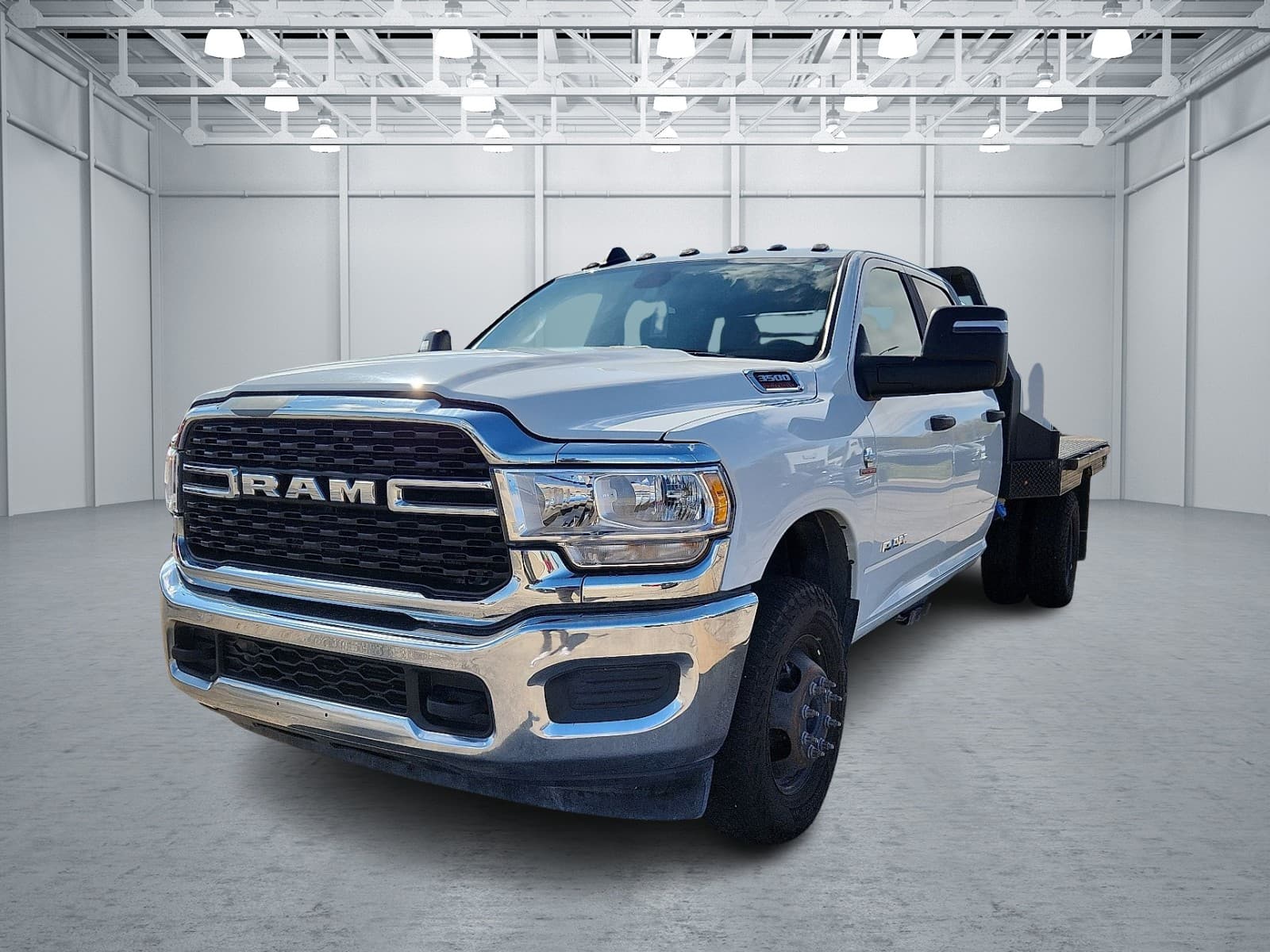 2024 RAM 3500 Chassis Cab Tradesman — photo 1 of 20