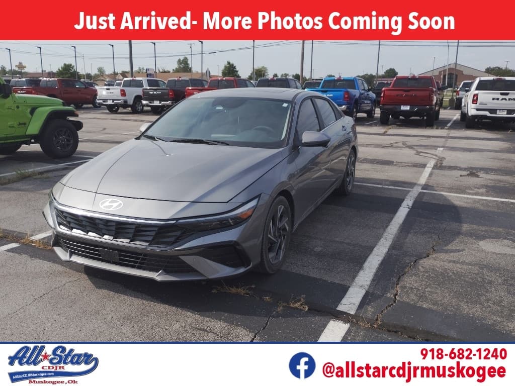 2024 Hyundai Elantra Limited — photo 1 of 4