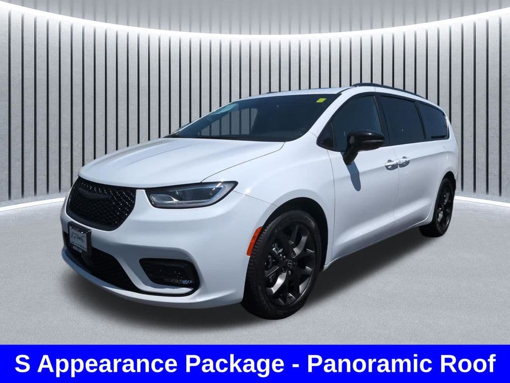 2025 Chrysler Pacifica Limited — photo 1 of 26