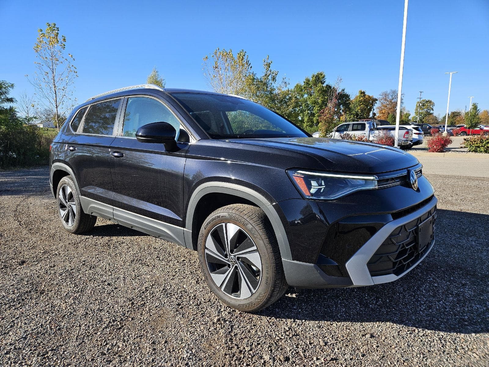 2025 Volkswagen Taos SE — photo 1 of 33