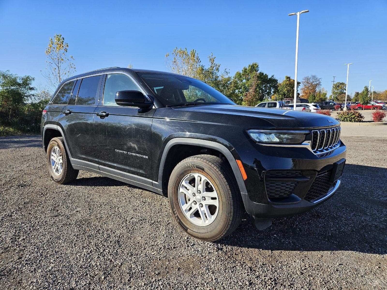 2023 Jeep Grand Cherokee Laredo — photo 1 of 39