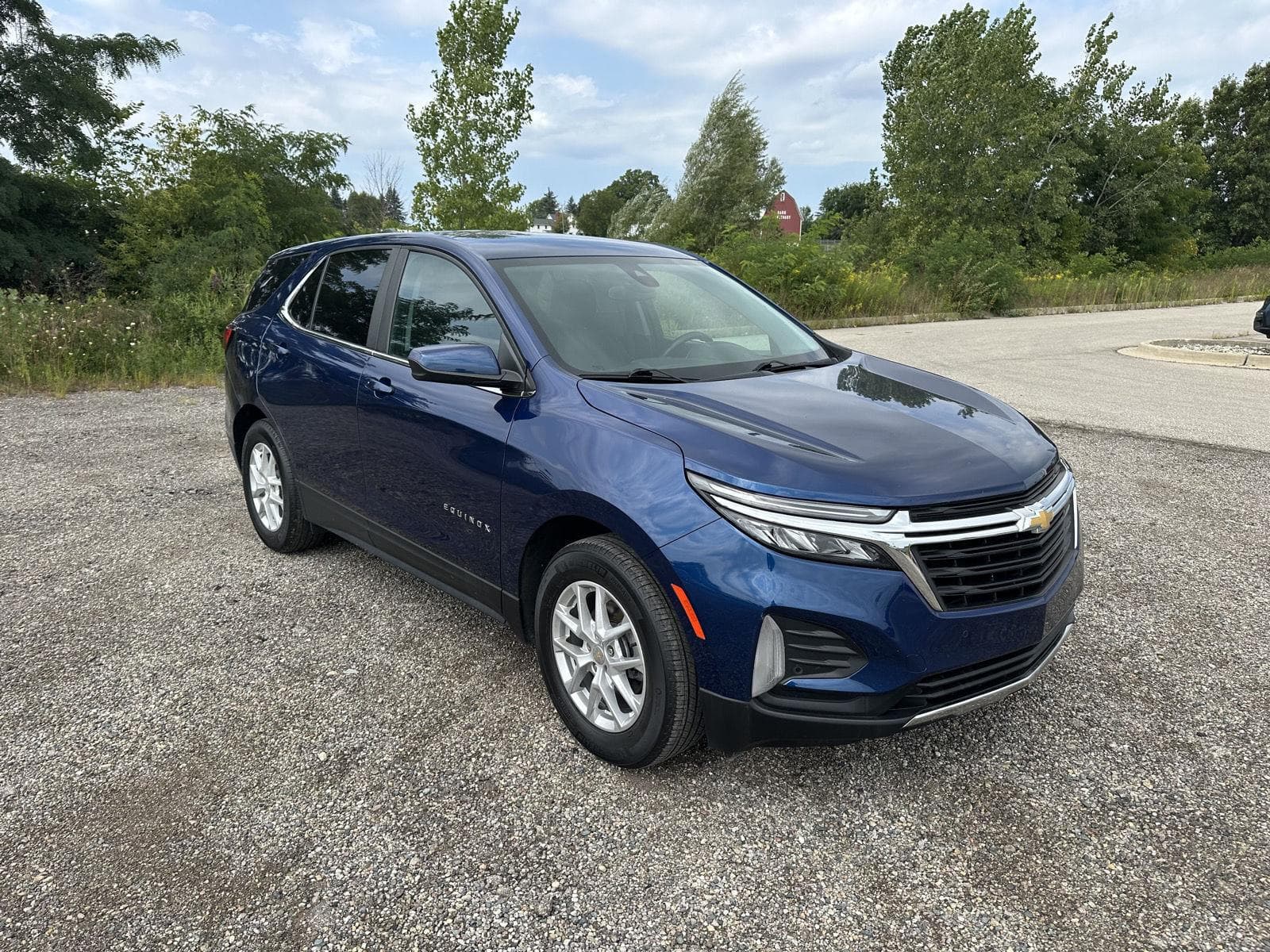 2023 Chevrolet Equinox LT — photo 1 of 38