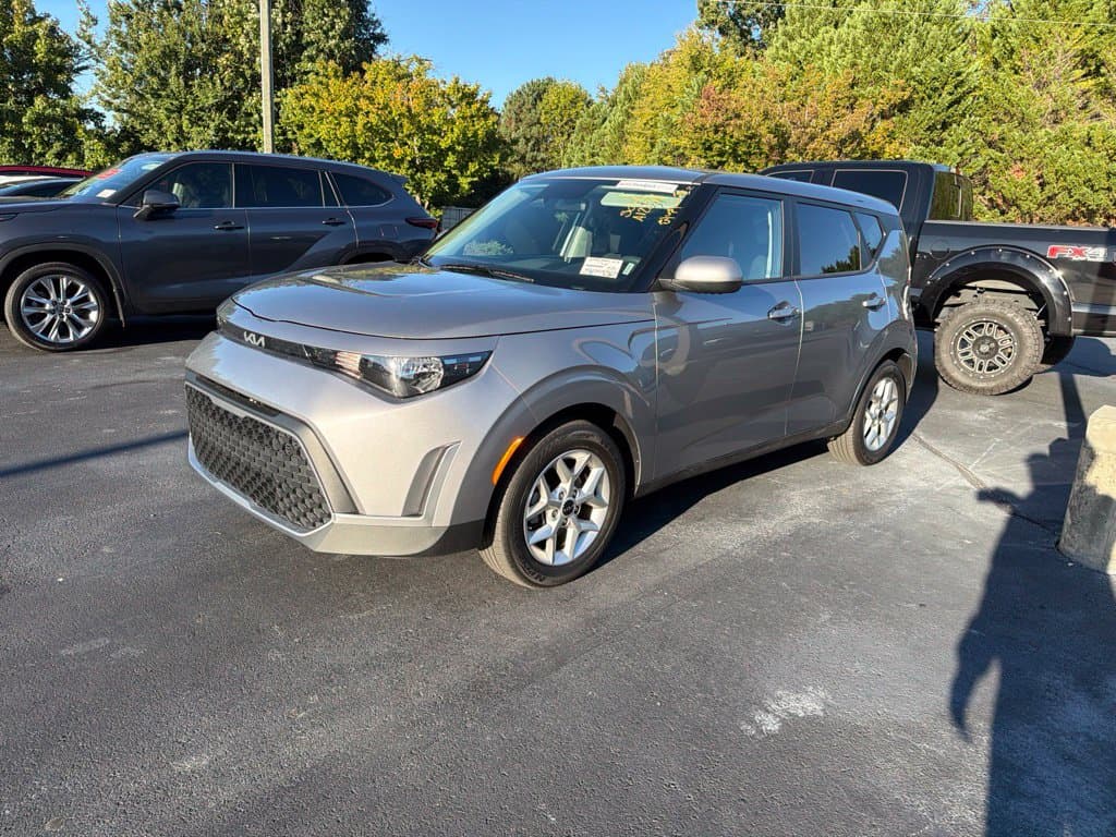 2025 Kia Soul Base — photo 1 of 6