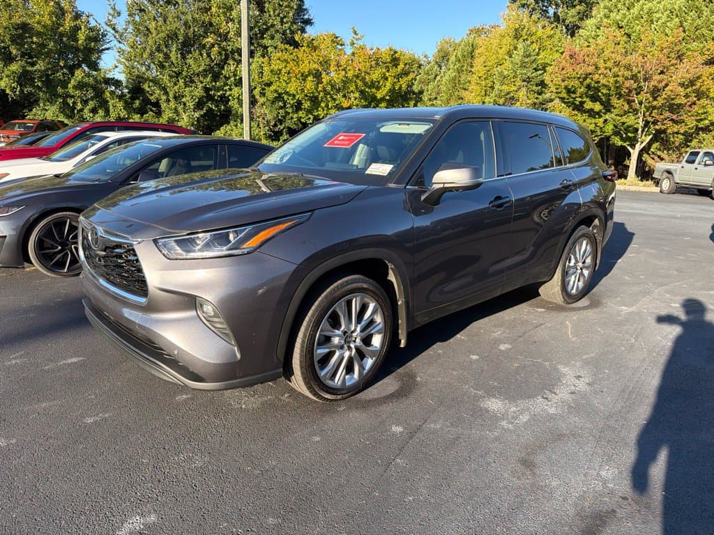 2024 Toyota Highlander Base — photo 1 of 6