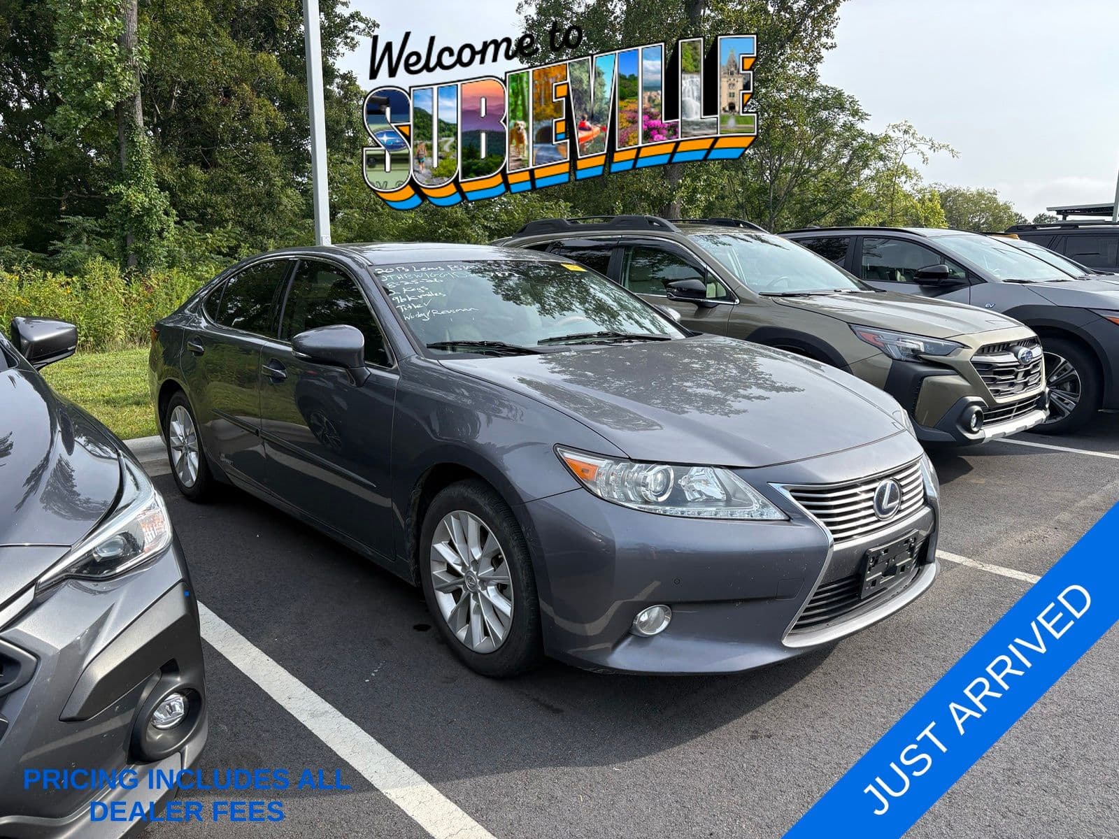 2013 Lexus ES 300h — photo 1 of 10