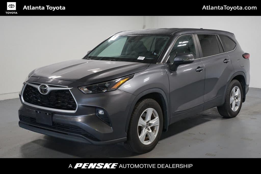 2023 Toyota Highlander LE — photo 1 of 7