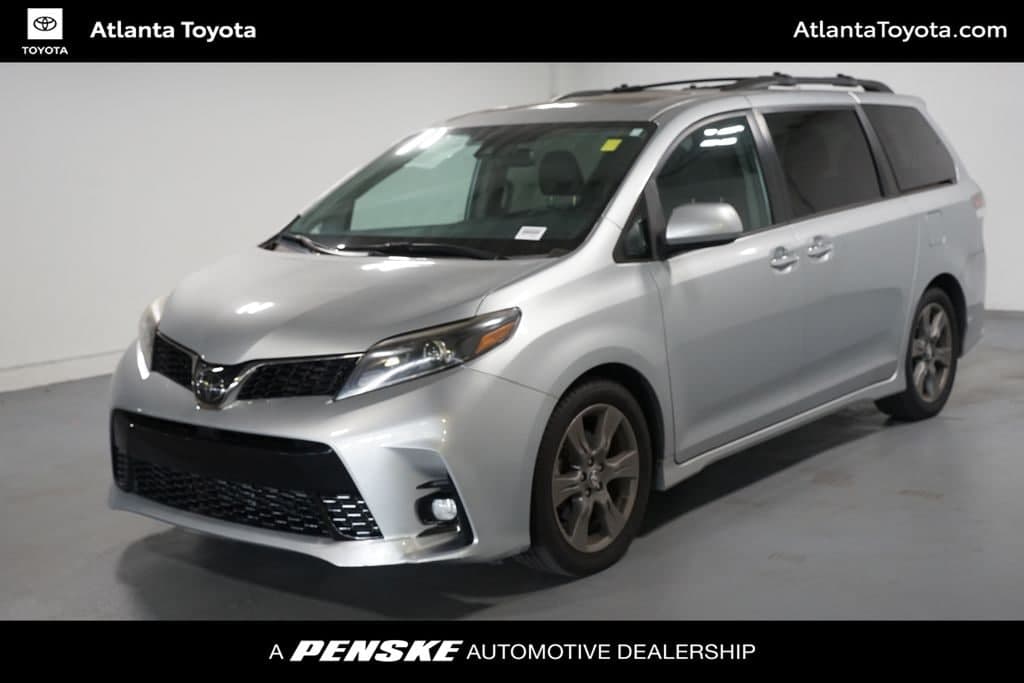 2020 Toyota Sienna SE — photo 1 of 7