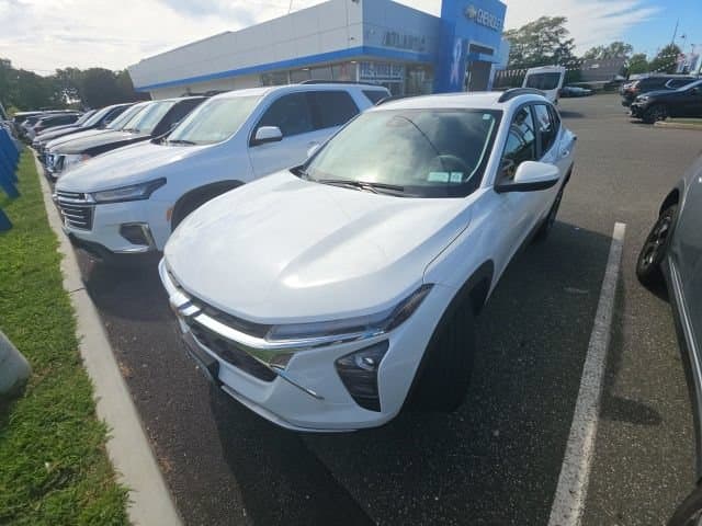 2024 Chevrolet Trax LT — photo 1 of 2