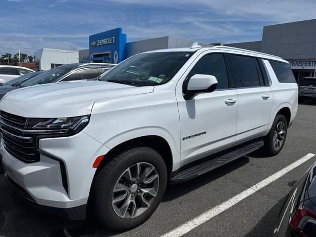 2021 Chevrolet Suburban LT — photo 1 of 5