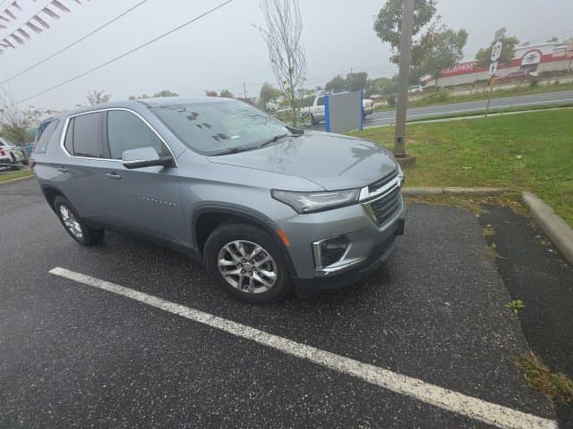 2023 Chevrolet Traverse LS — photo 1 of 3