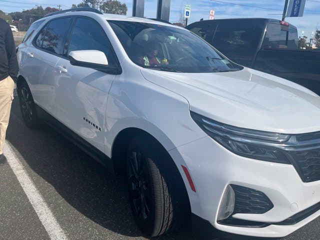 2023 Chevrolet Equinox RS — photo 1 of 3