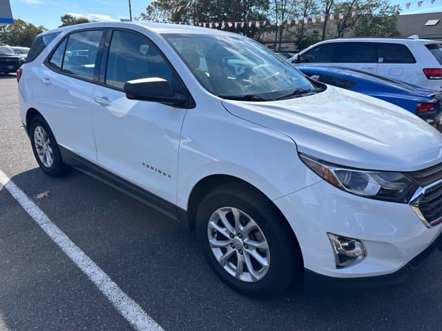 2018 Chevrolet Equinox LS — photo 1 of 4