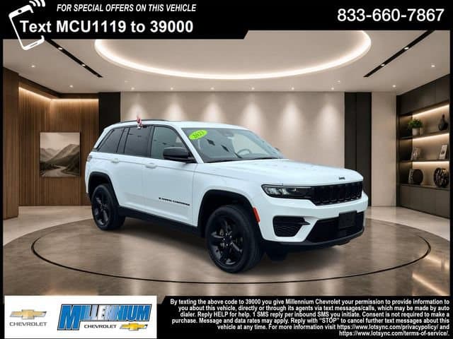 2023 Jeep Grand Cherokee Altitude — photo 1 of 34