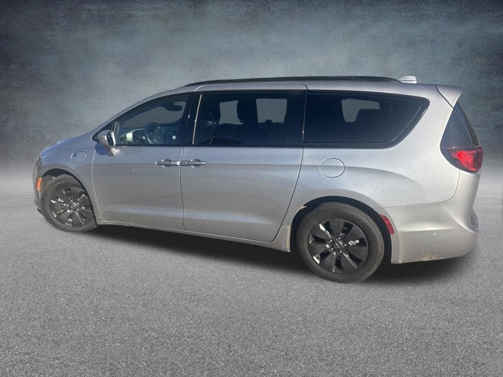 2020 Chrysler Pacifica Base — photo 1 of 18