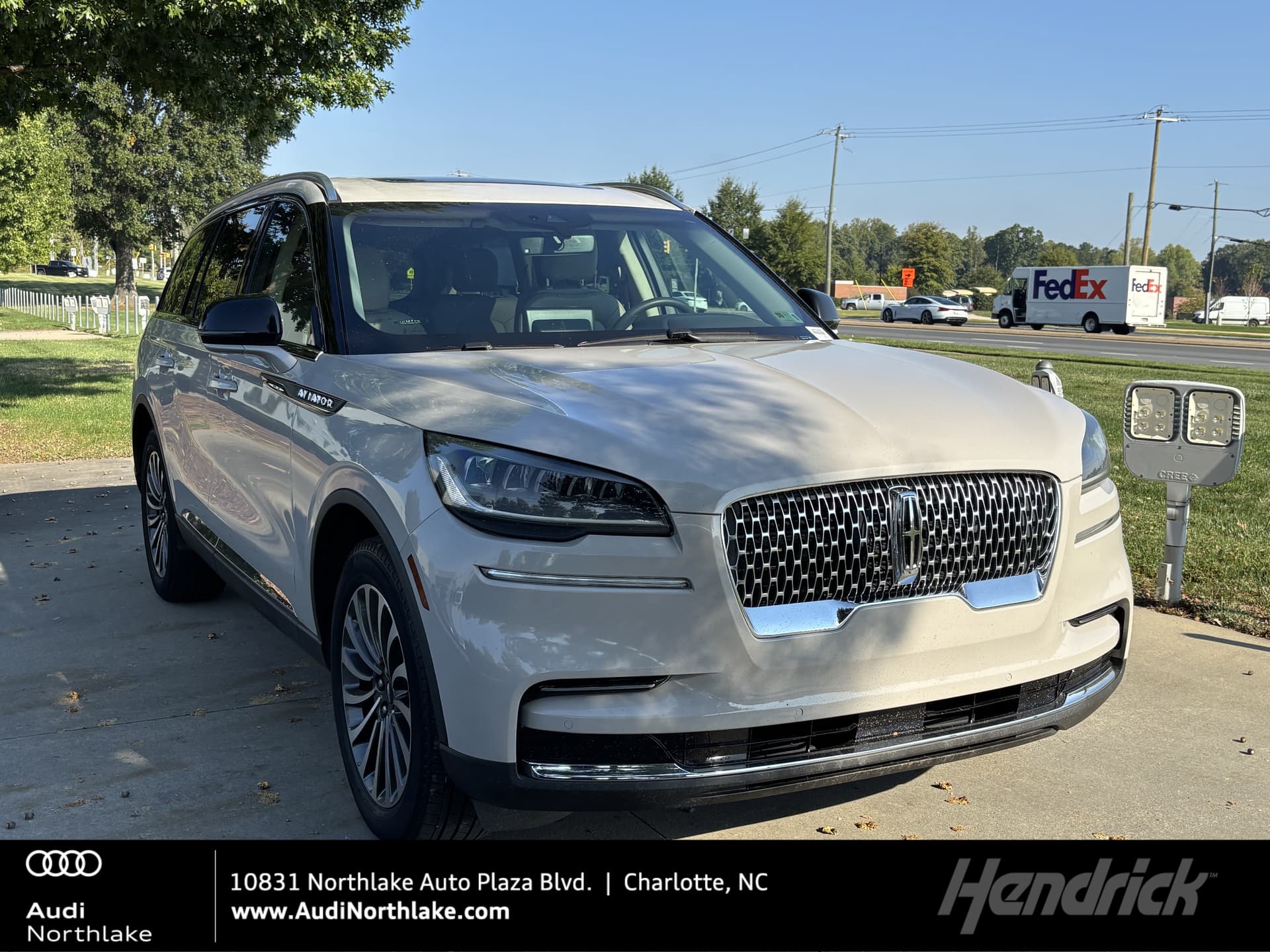 2022 Lincoln Aviator Standard — photo 1 of 38