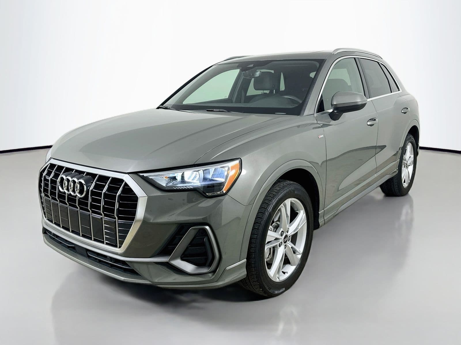2021 Audi Q3 Premium — photo 1 of 48