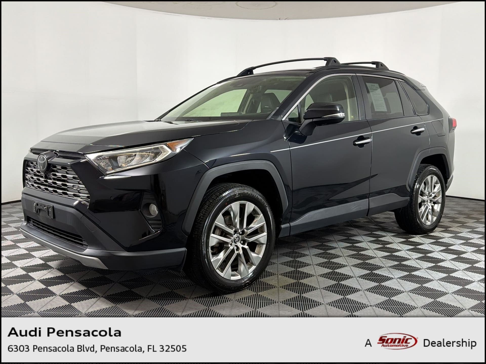 2019 Toyota RAV4 Limited — photo 1 of 30