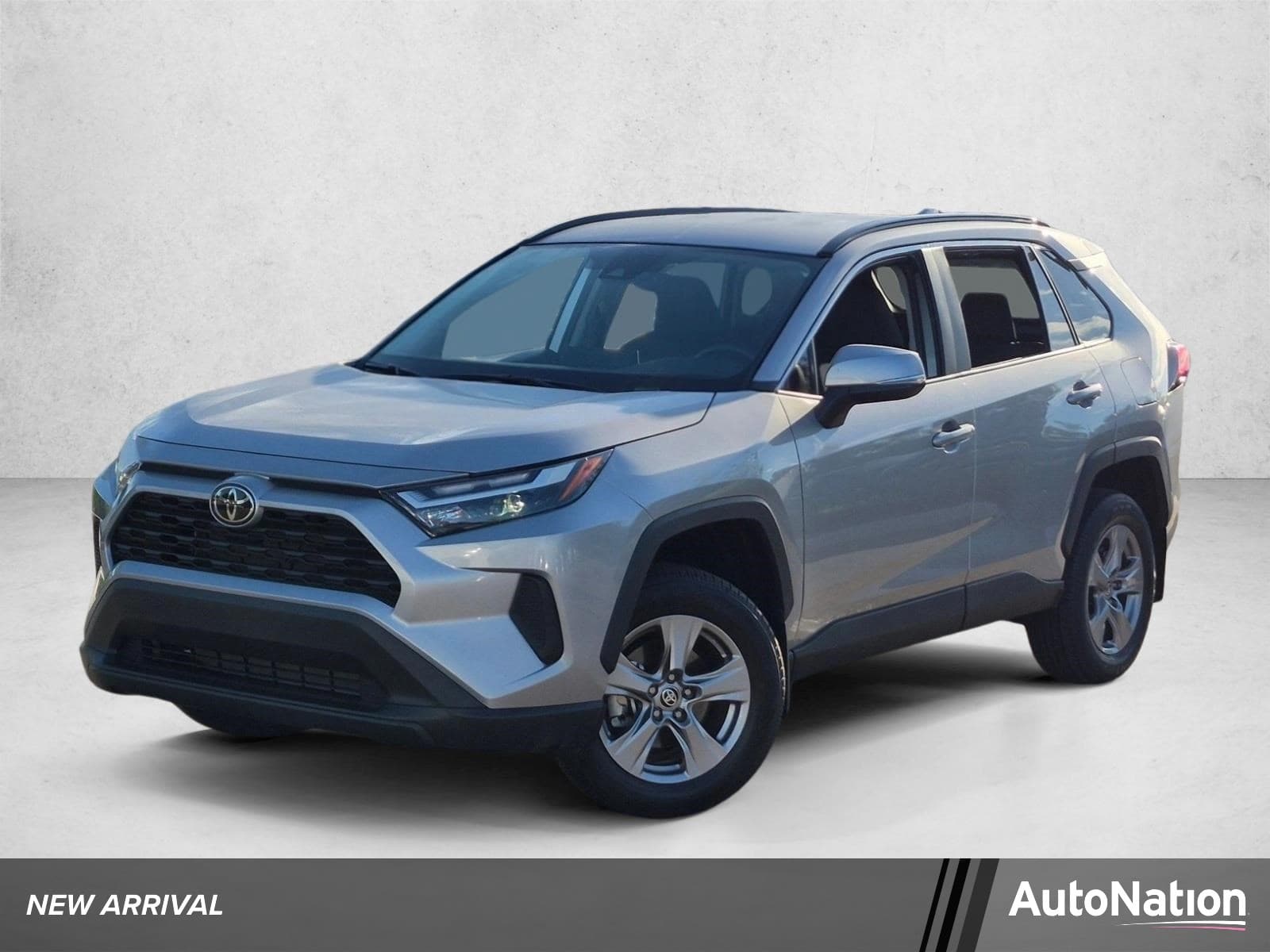 2025 Toyota RAV4 XLE — photo 1 of 15