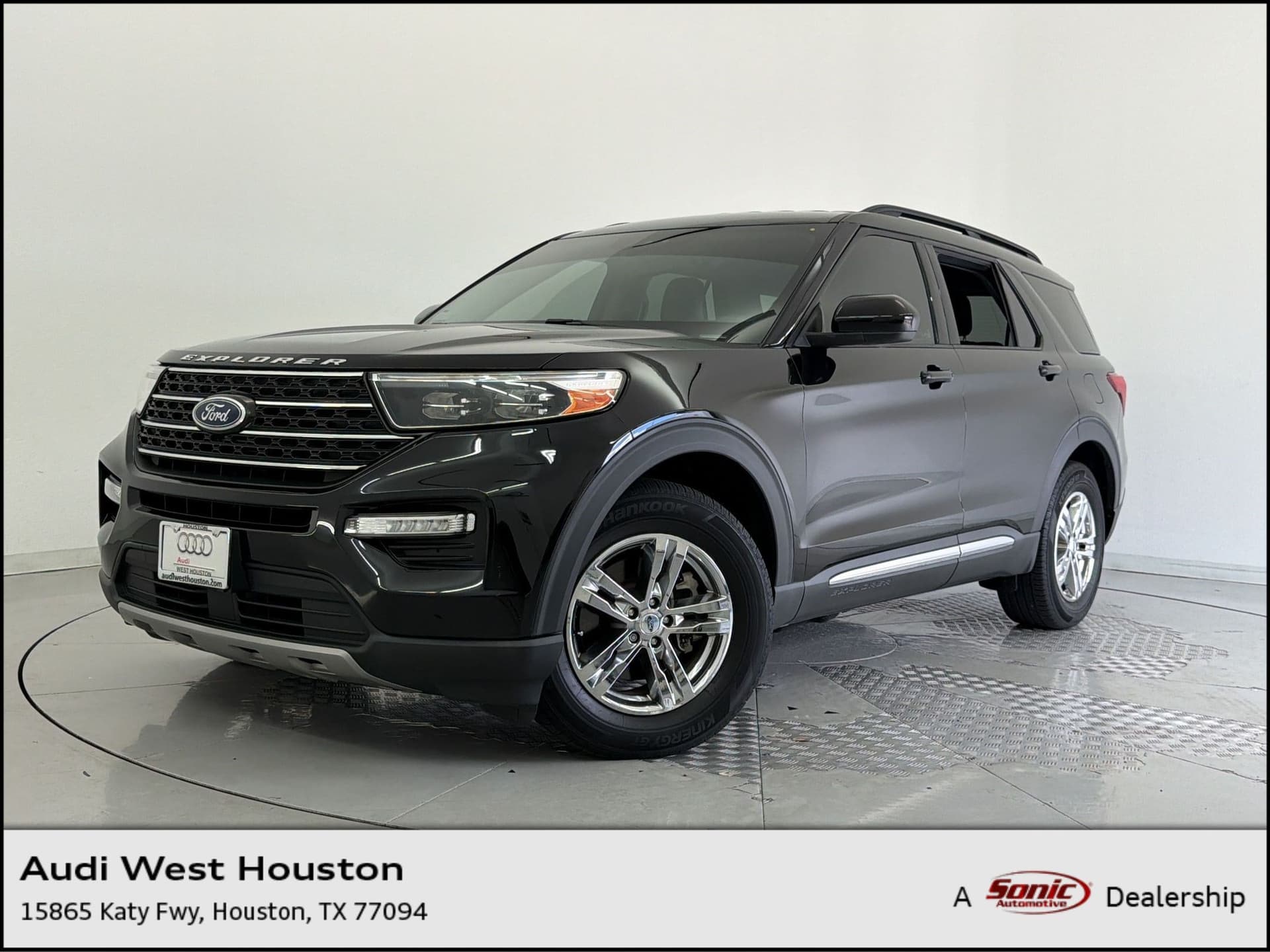 2023 Ford Explorer XLT — photo 1 of 31